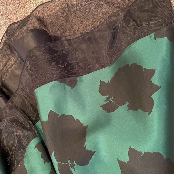 AKIRA, STUNNING Hunter Green/Black satin high-low dress. Size S - Picture 3 of 7